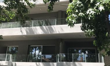 En venta, excelente piso de 2 dormitorios con balcon terraza y parrilla, cochera