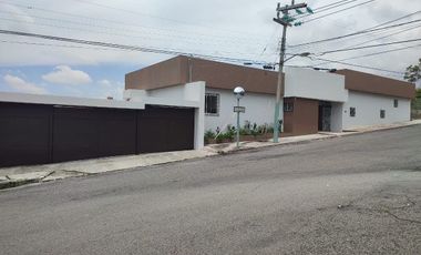 Espectacular casa en Cuernavaca con hermosa vista y seguridad 24/7