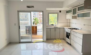 Alquiler de Departamento 2 Ambientes en Ramos Mejia Con Balcón al Fte y Cta. Fte. Apto Profesional