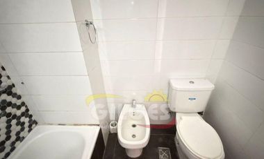 Alquiler de Departamento 2 Ambientes en Ramos Mejia Con Balcón al Fte y Cta. Fte. Apto Profesional