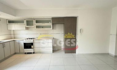 Alquiler de Departamento 2 Ambientes en Ramos Mejia Con Balcón al Fte y Cta. Fte. Apto Profesional