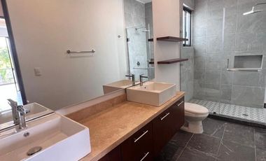 CASA EN RESIDENCIAL RIO EN VENTA