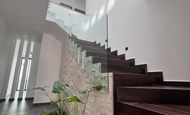 CASA EN RESIDENCIAL RIO EN VENTA