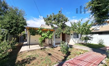 Casa en venta  en Avda Arturo Prat Machali