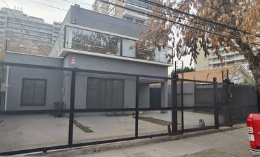 EN VENTA Excelente propiedad ideal para uso comercial o institucional.