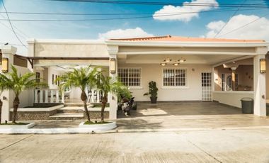 VENTA DE CASA EN BRISAS DEL GOLF REMODELADA