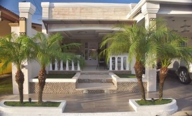 VENTA DE CASA EN BRISAS DEL GOLF REMODELADA