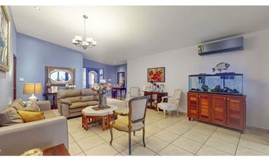 VENTA DE CASA EN BRISAS DEL GOLF REMODELADA