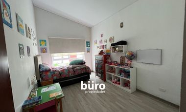 LINDA CASA EN VENTA CON 5 DORMITORIOS EN CHACARILLA