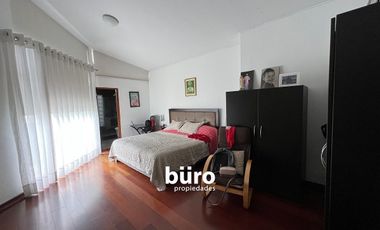 LINDA CASA EN VENTA CON 5 DORMITORIOS EN CHACARILLA