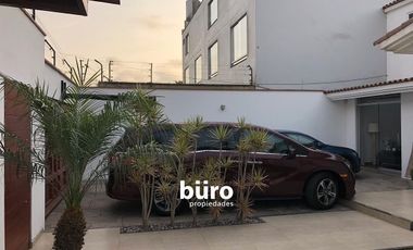 LINDA CASA EN VENTA CON 5 DORMITORIOS EN CHACARILLA
