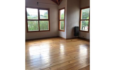 SE ALQUILA AMPLIO LOCAL FRENTE A LA GUARDIA DEL HOSPITAL EN EL BOLSON