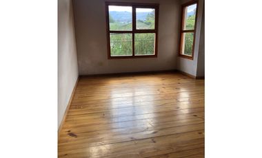 SE ALQUILA AMPLIO LOCAL FRENTE A LA GUARDIA DEL HOSPITAL EN EL BOLSON