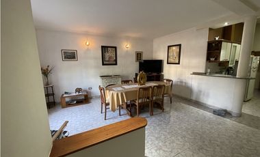 EN VENTA CASA DE 3 DORMITORIOS PATIO Y QUINCHO ZONA EX HIPODROMO