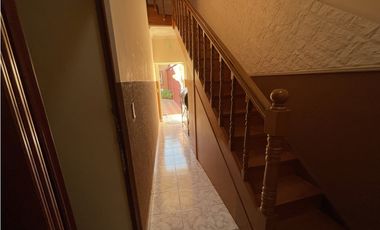 EN VENTA CASA DE 3 DORMITORIOS PATIO Y QUINCHO ZONA EX HIPODROMO