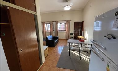 EN VENTA CASA DE 3 DORMITORIOS PATIO Y QUINCHO ZONA EX HIPODROMO