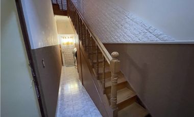 EN VENTA CASA DE 3 DORMITORIOS PATIO Y QUINCHO ZONA EX HIPODROMO