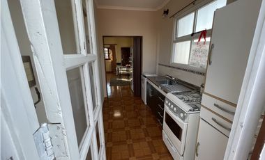 EN VENTA CASA DE 3 DORMITORIOS PATIO Y QUINCHO ZONA EX HIPODROMO