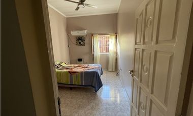 EN VENTA CASA DE 3 DORMITORIOS PATIO Y QUINCHO ZONA EX HIPODROMO