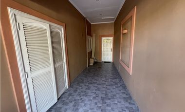 EN VENTA CASA DE 3 DORMITORIOS PATIO Y QUINCHO ZONA EX HIPODROMO