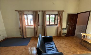 EN VENTA CASA DE 3 DORMITORIOS PATIO Y QUINCHO ZONA EX HIPODROMO