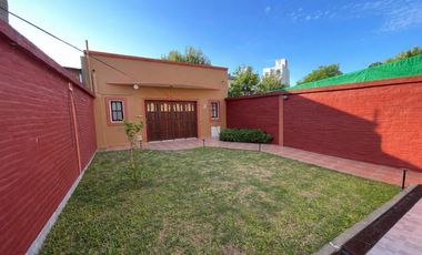 EN VENTA CASA DE 3 DORMITORIOS PATIO Y QUINCHO ZONA EX HIPODROMO