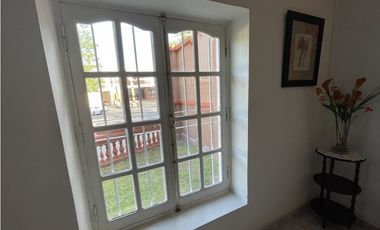 EN VENTA CASA DE 3 DORMITORIOS PATIO Y QUINCHO ZONA EX HIPODROMO