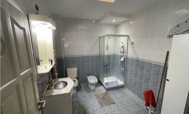 EN VENTA CASA DE 3 DORMITORIOS PATIO Y QUINCHO ZONA EX HIPODROMO