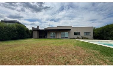 CASA EN VENTA B° SAN MATIAS FONDO A LA LAGUNA