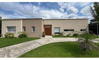 CASA EN VENTA B° SAN MATIAS FONDO A LA LAGUNA