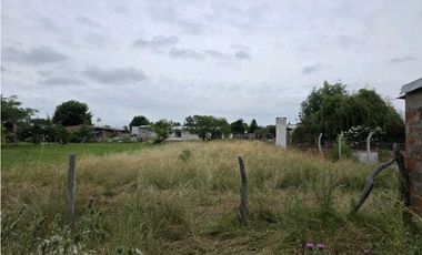 Vendo Casa en Terreno de 800 m2 en Colonia Elia, Entre Ríos.