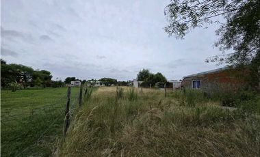 Vendo Casa en Terreno de 800 m2 en Colonia Elia, Entre Ríos.