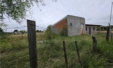 Vendo Casa en Terreno de 800 m2 en Colonia Elia, Entre Ríos.