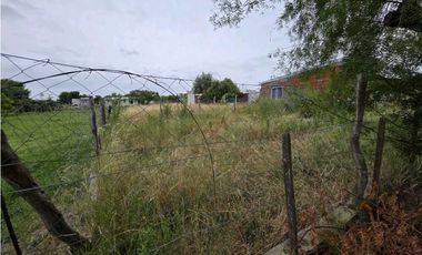 Vendo Casa en Terreno de 800 m2 en Colonia Elia, Entre Ríos.