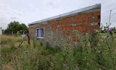 Vendo Casa en Terreno de 800 m2 en Colonia Elia, Entre Ríos.