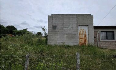 Vendo Casa en Terreno de 800 m2 en Colonia Elia, Entre Ríos.