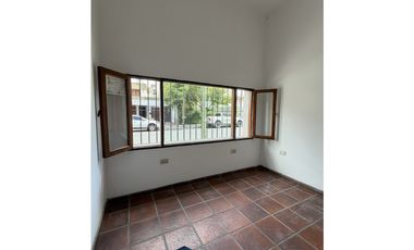 ALQUILER CASA EN GRAL. GUEMES AL 1.300
