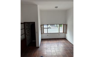 ALQUILER CASA EN GRAL. GUEMES AL 1.300