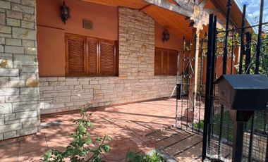 Casa en venta remodelada Barrio Unimev, San Rafael