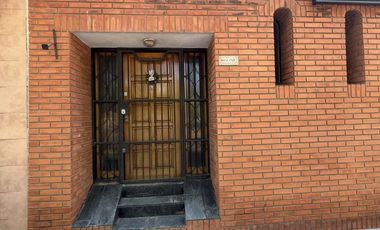 VENTA! EXCELENTE CASA EN SAAVEDRA 6 AMB , 3 DORMIT