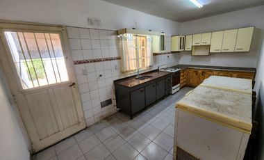 VENTA DUPLEX 4 AMB CENTRO DE MORENO