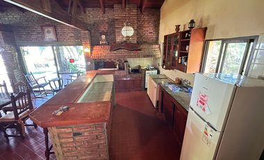 Casa exclusiva con bajada al río en Country Ubajay