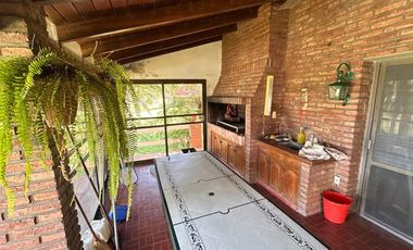 Casa exclusiva con bajada al río en Country Ubajay