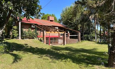 Casa exclusiva con bajada al río en Country Ubajay