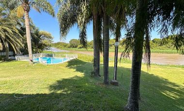 Casa exclusiva con bajada al río en Country Ubajay