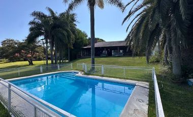 Casa exclusiva con bajada al río en Country Ubajay