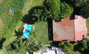 Casa exclusiva con bajada al río en Country Ubajay