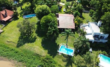 Casa exclusiva con bajada al río en Country Ubajay