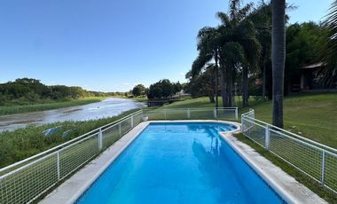 Casa exclusiva con bajada al río en Country Ubajay