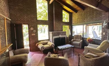 Casa exclusiva con bajada al río en Country Ubajay